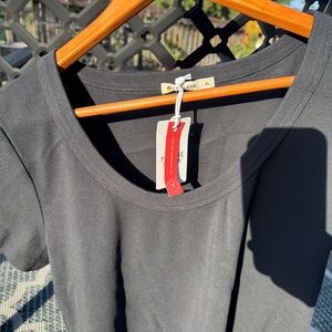 New Marine Layer black top crop top style Nice!! 🖤